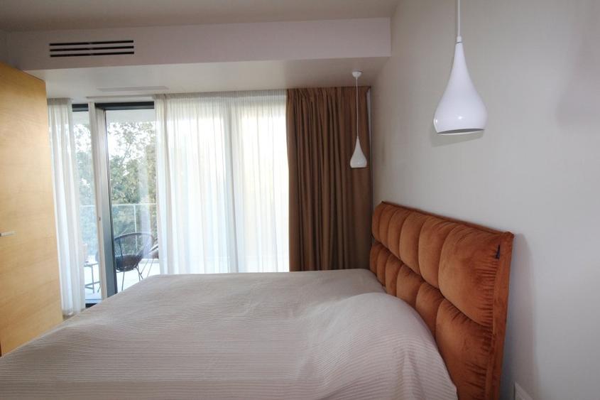Apartament cu 2 camere semidecomandat, mobilat în Central