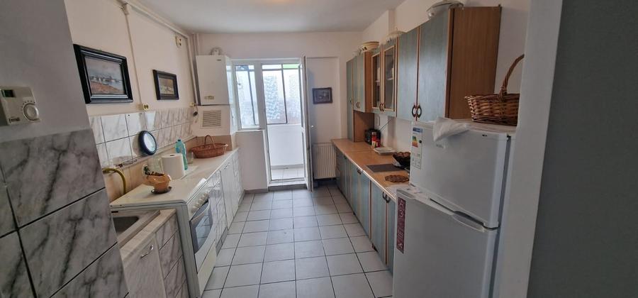 Apartament cu 3 camere decomandat în Republicii