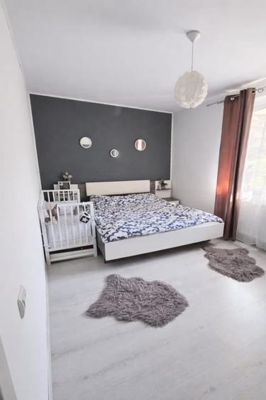 Apartament cu 3 camere decomandat în Florești