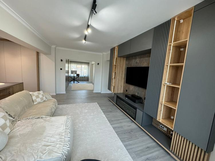Apartament cu 4 camere decomandat în Ultracentral