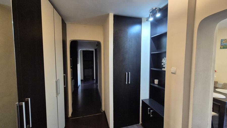 Apartament cu 3 camere decomandat în Nufărul