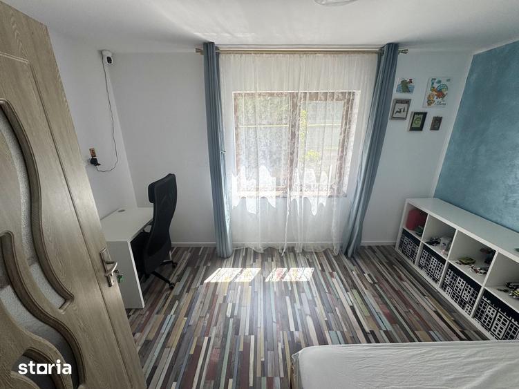 Casă cu 5 camere cu Teren 560 Mp în Valea Lupului