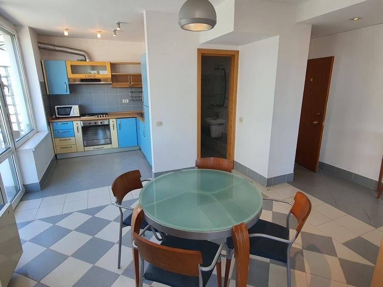 Penthouse cu 3 camere decomandat, mobilat în Domenii