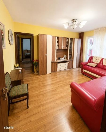 Apartament cu 3 camere semidecomandat în Craiovița Nouă