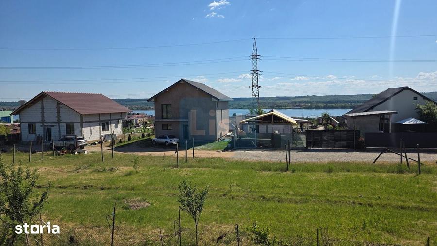 Casă cu 6 camere cu Teren 750 Mp în Schela