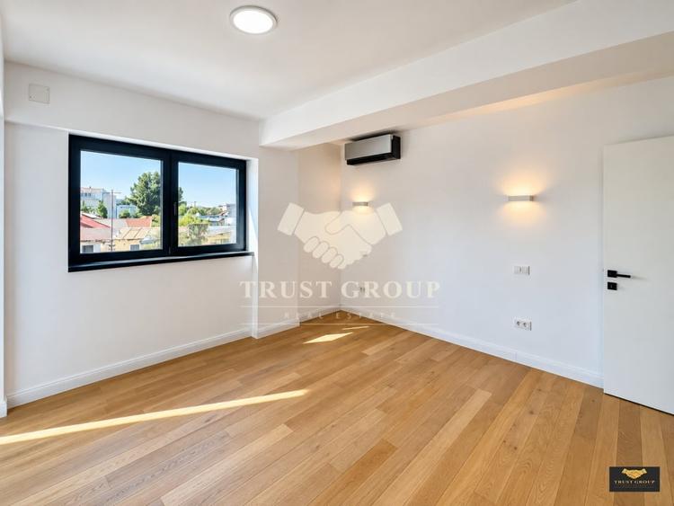 Apartament cu 3 camere decomandat în Polonă