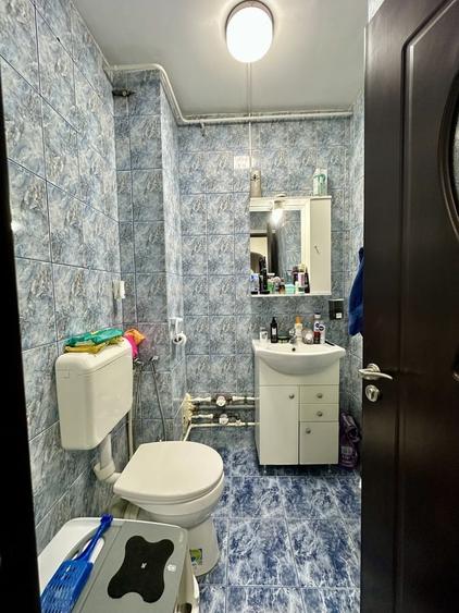 Apartament cu 4 camere decomandat în Drumul Taberei