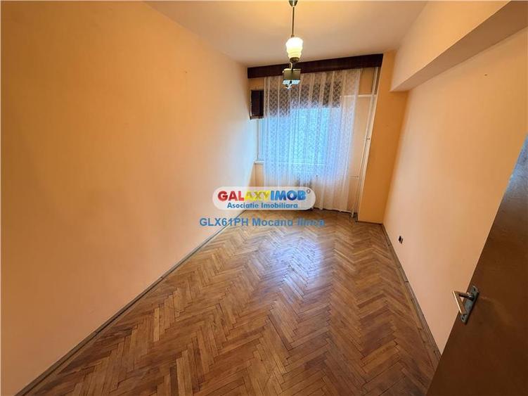 Apartament cu 3 camere decomandat în Republicii