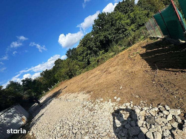 Teren de 900 mp, în Bucium