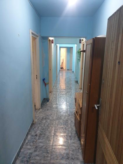 Apartament cu 4 camere decomandat în Soarelui