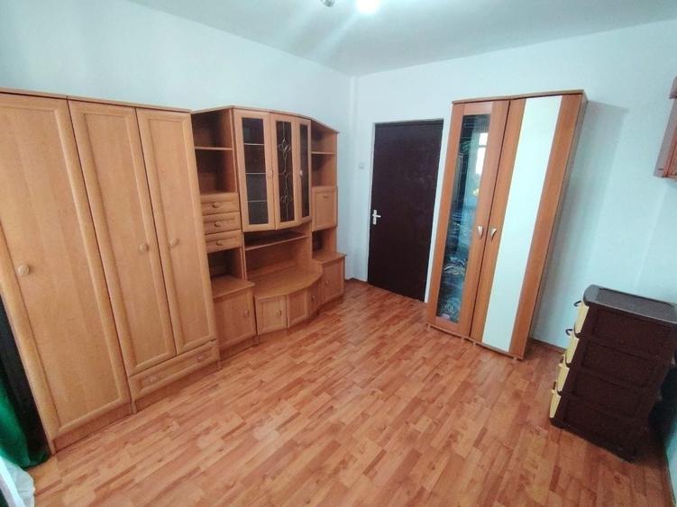 Apartament cu 4 camere decomandat în Bărăbanț