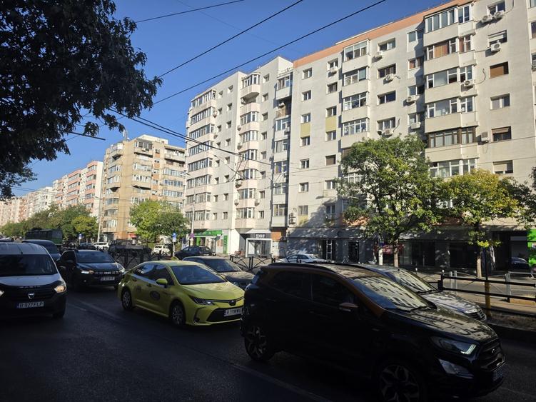 Apartament cu 2 camere decomandat în Moșilor