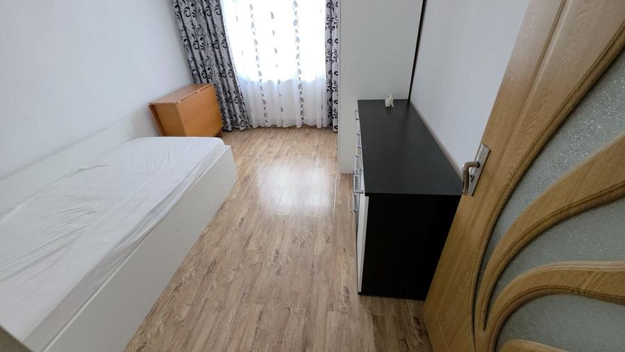 Apartament cu 4 camere decomandat în Central