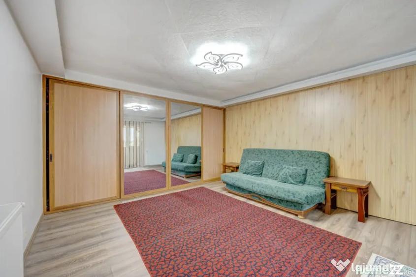 Casă cu 7 camere cu Teren 750 Mp în Afumați
