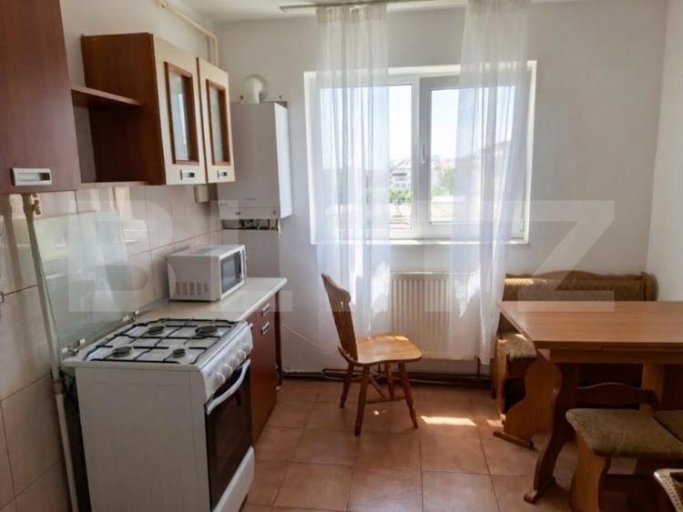 Apartament cu 2 camere semidecomandat, mobilat în Micro 11