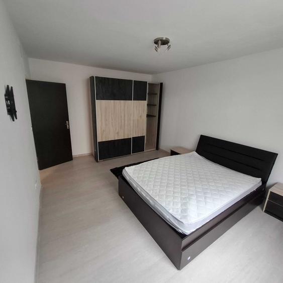 Garsonieră decomandată în Precista