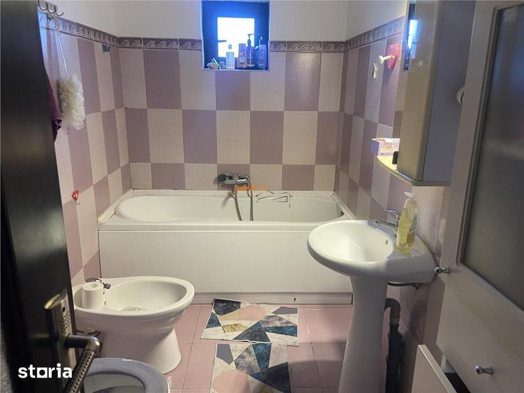 Casă cu 4 camere cu Teren 913 Mp în Vânători