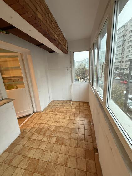 Apartament cu 3 camere semidecomandat, mobilat în Titulescu