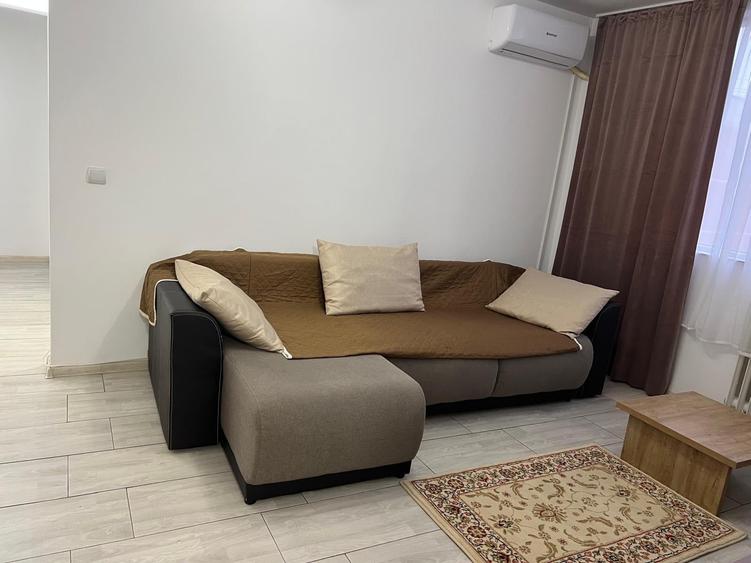 Apartament cu 3 camere semidecomandat în Drumul Taberei