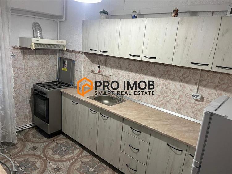 Apartament cu 3 camere decomandat, mobilat în 1 Decembrie