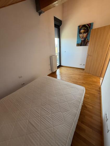 Apartament cu 3 camere semidecomandat în Lipovei