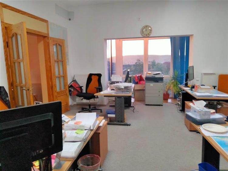 Apartament cu 4 camere semidecomandat în Bună Ziua