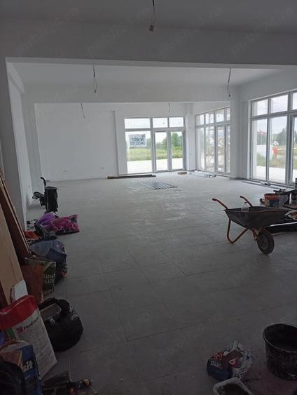 Spațiu comercial, de 300 mp, în Vidra