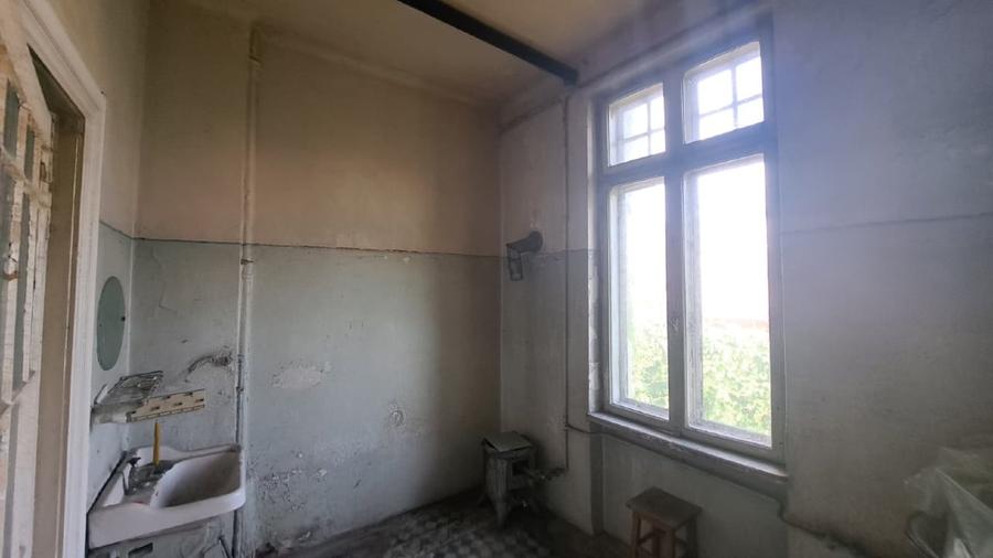 Apartament cu 4 camere decomandat în Armeneasca