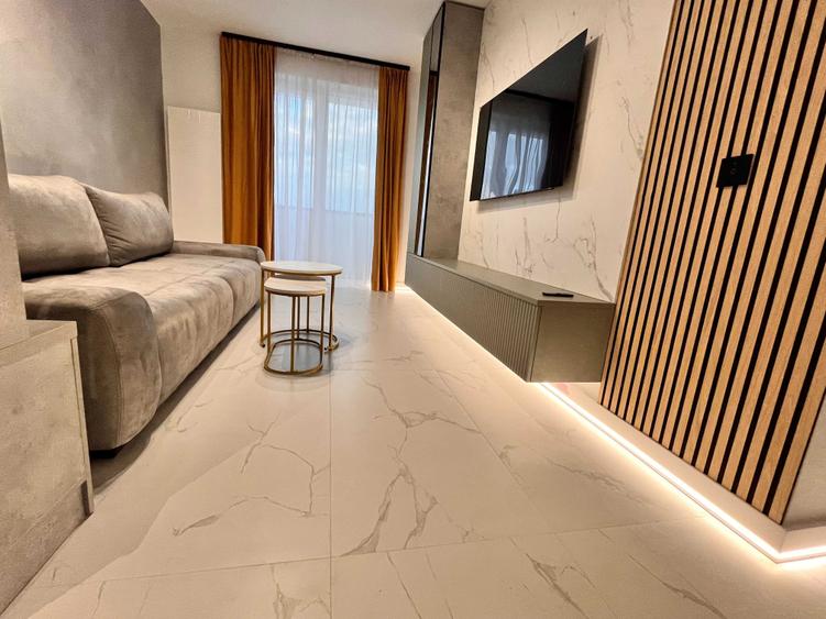 Apartament cu 3 camere decomandat în Exterior Vest