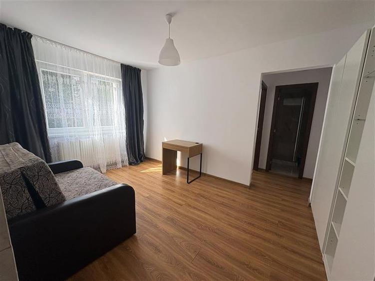Apartament cu 2 camere semidecomandat în Florilor