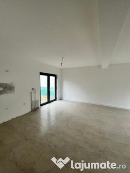 Casă cu 4 camere cu Teren 200 Mp în Central