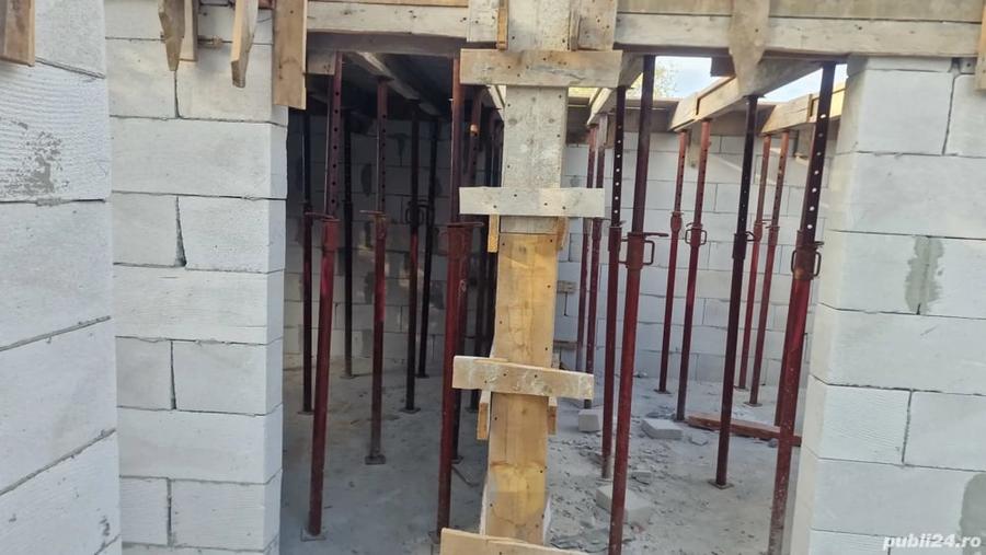 Casă cu 4 camere cu Teren 1800 Mp în Bârsoiu