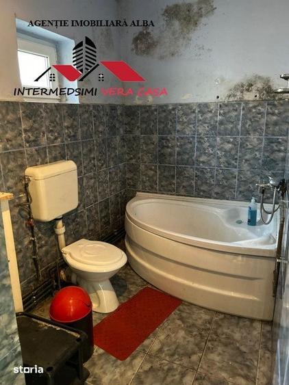 Casă cu 4 camere cu Teren 922 Mp în Teiu