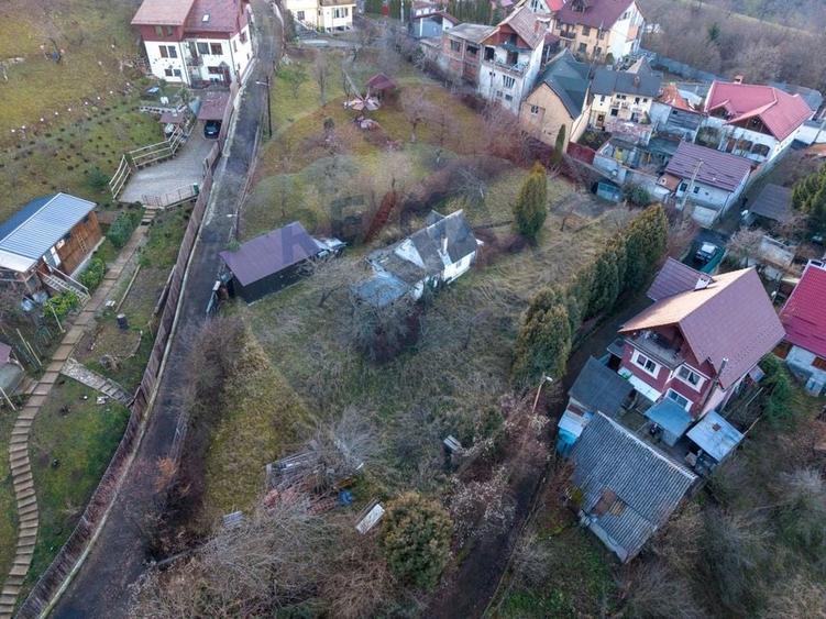 Casă cu 3 camere cu Teren 1498 Mp în Schei