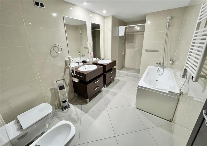 Apartament cu 4 camere decomandat, mobilat în Poiana Brașov