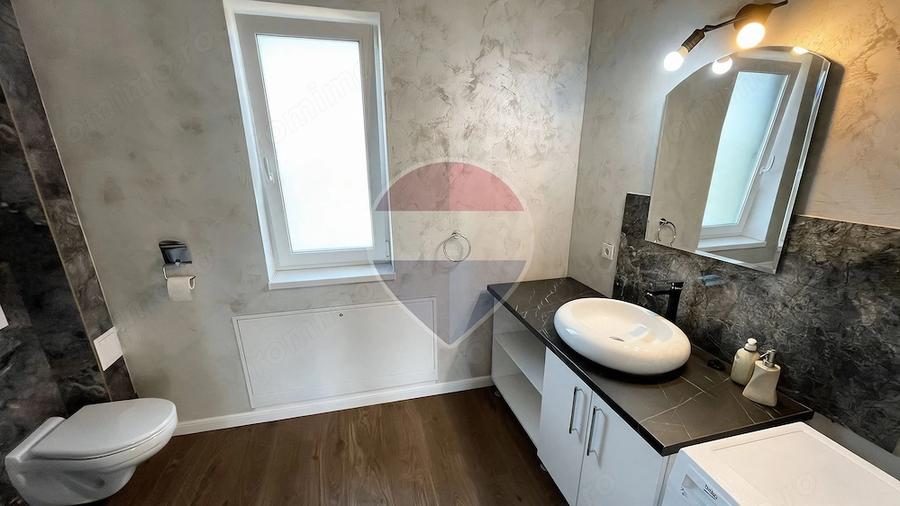 Apartament cu 3 camere semidecomandat în Sud