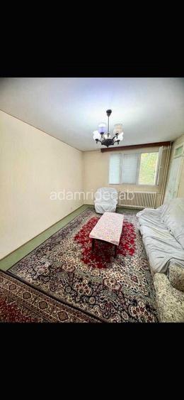 Apartament cu 3 camere semidecomandat în Titan