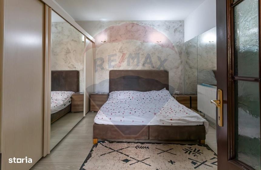 Apartament cu 3 camere decomandat în Cornișa