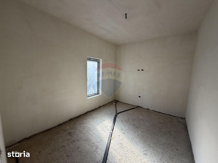 Casă cu 4 camere cu Teren 470 Mp în Câmpineanca
