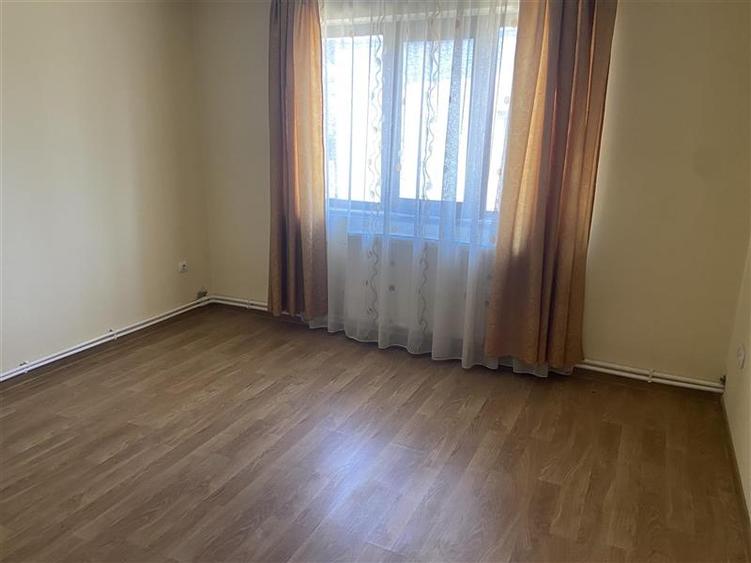 Casă individuală cu 3 camere cu Canalizare în Hângulești