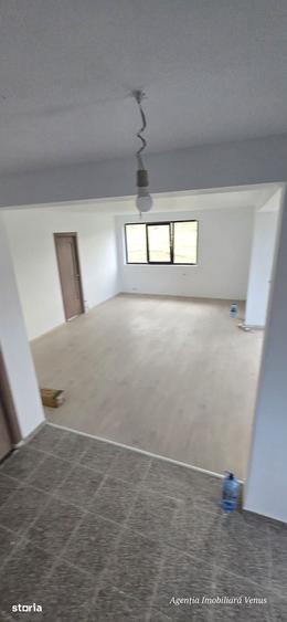 Casă cu 5 camere cu Teren 1000 Mp în Mihai Eminescu
