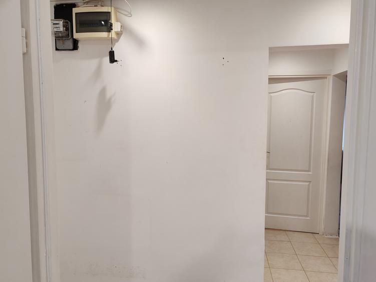 Apartament cu 3 camere decomandat în Astra