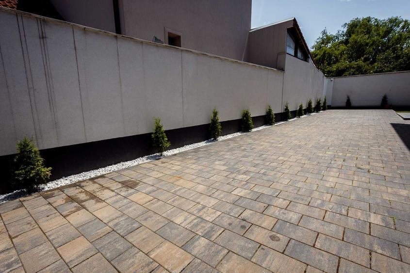Casă cu 4 camere cu Teren 230 Mp în Central