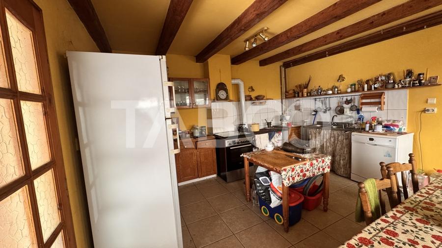 Casă individuală cu 6 camere cu Garaj în Cornățel