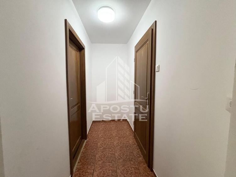 Apartament cu 4 camere decomandat în Medicină