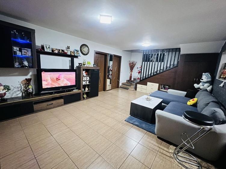 Casă cu 4 camere în Central