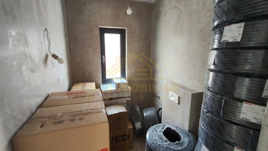 Casă individuală cu 5 camere cu Canalizare în Central