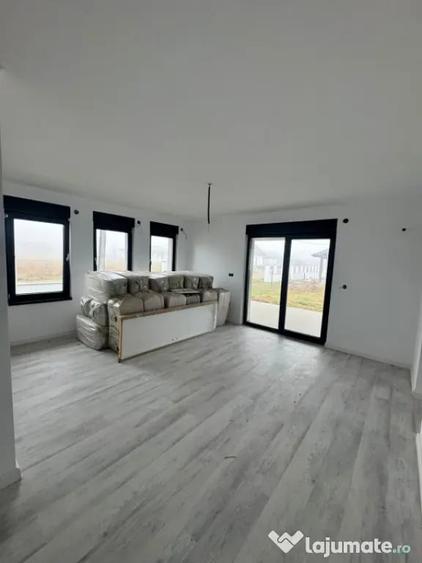 Casă cu 4 camere cu Teren 600 Mp în Satu Nou de Jos