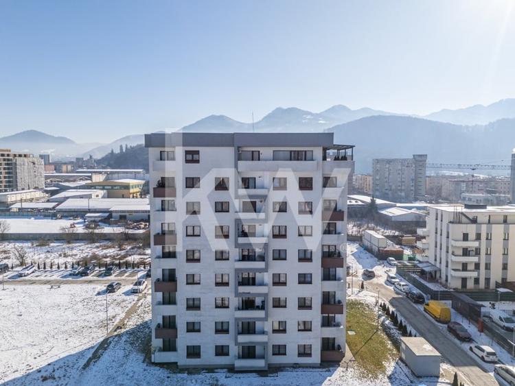 Apartament cu 5 camere decomandat, mobilat în Noua