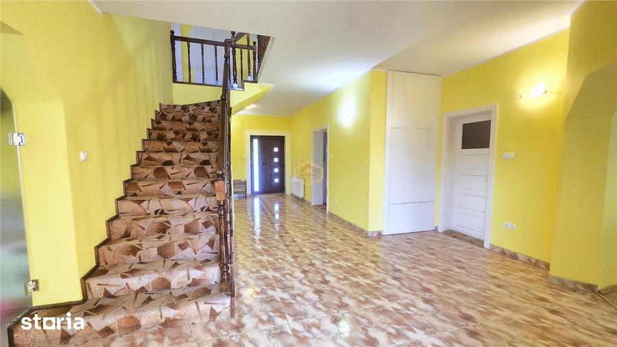 Casă cu 7 camere cu Teren 1384 Mp în Micro 17